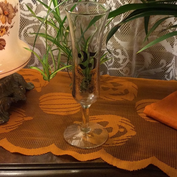 25th Wedding  Anniversary Vase - Picture 3 of 6